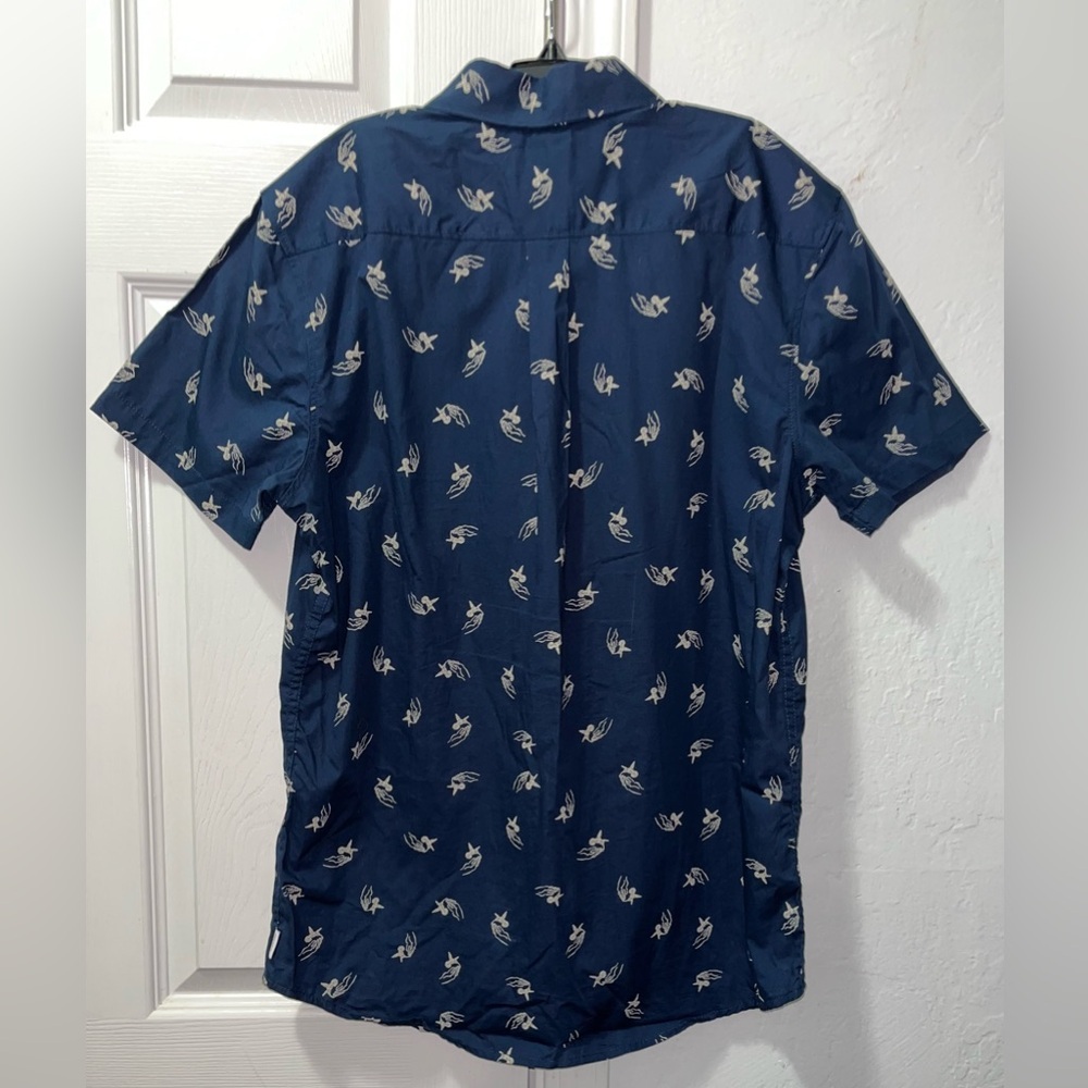 RVCA Navy Blue Slim Fit Button Shirt Men’s size Medium - Picture 2 of 4